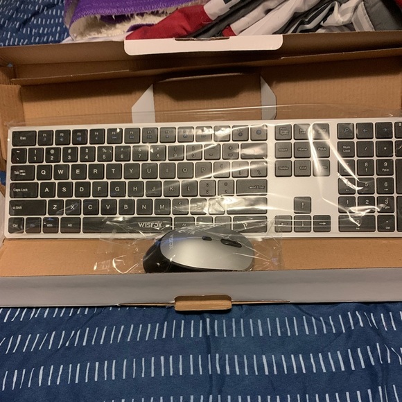 Wisfox wireless Keyboard and Mouse - Picture 2 of 2
